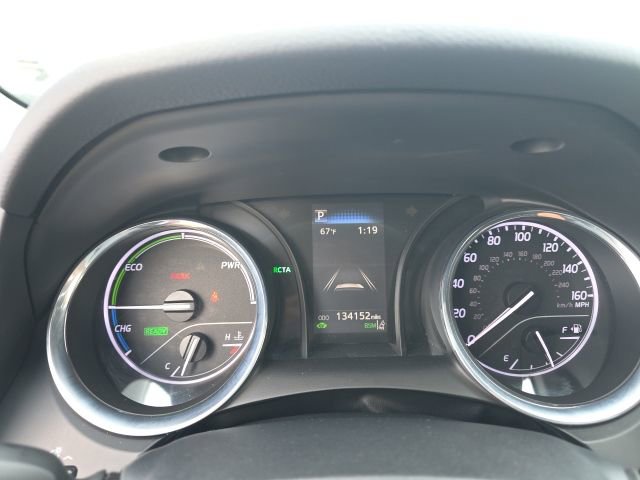 Used 2020 Toyota Camry SE w/ Sunroof Package FWD image 19