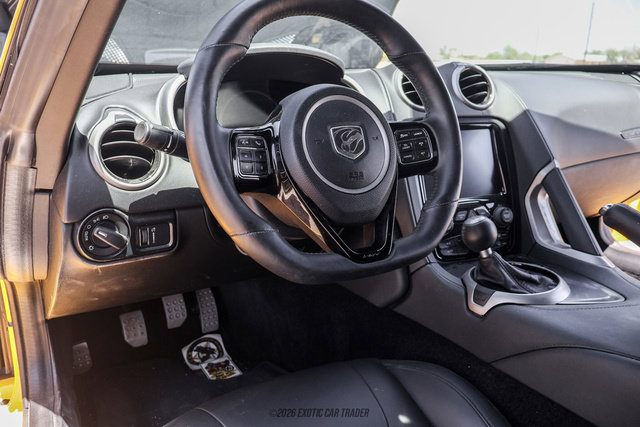 Used 2014 SRT Viper SRT-10 w/ Grand Touring Package RWD image 24