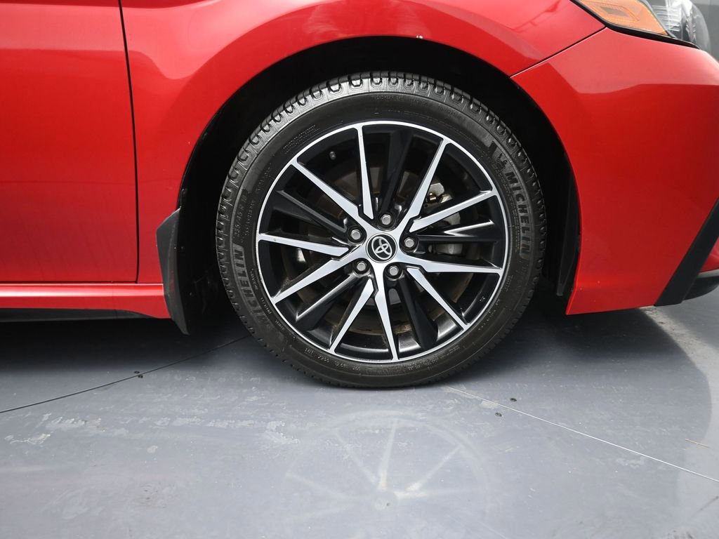 Used 2021 Toyota Camry SE image 5