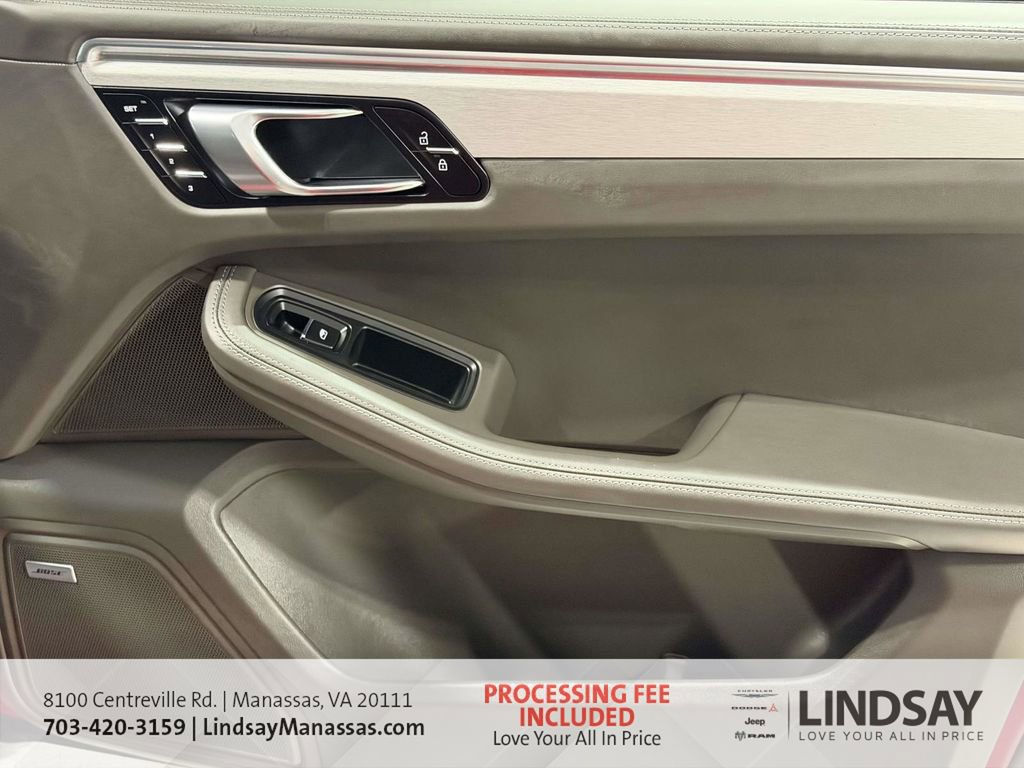 Used 2025 Porsche Macan Turbo AWD/4WD image 10