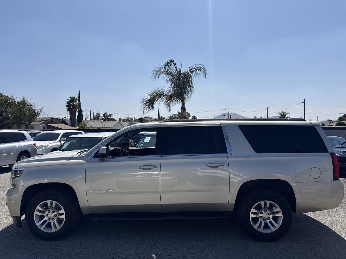 Used 2017 Chevrolet Suburban LT image 3