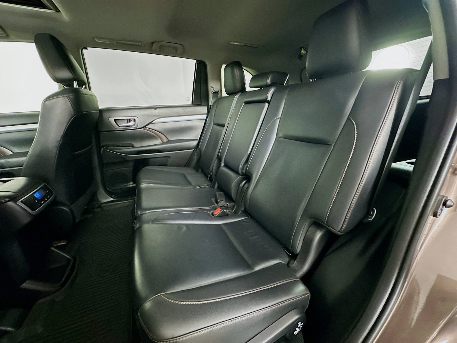 Certified 2019 Toyota Highlander XLE AWD/4WD image 24