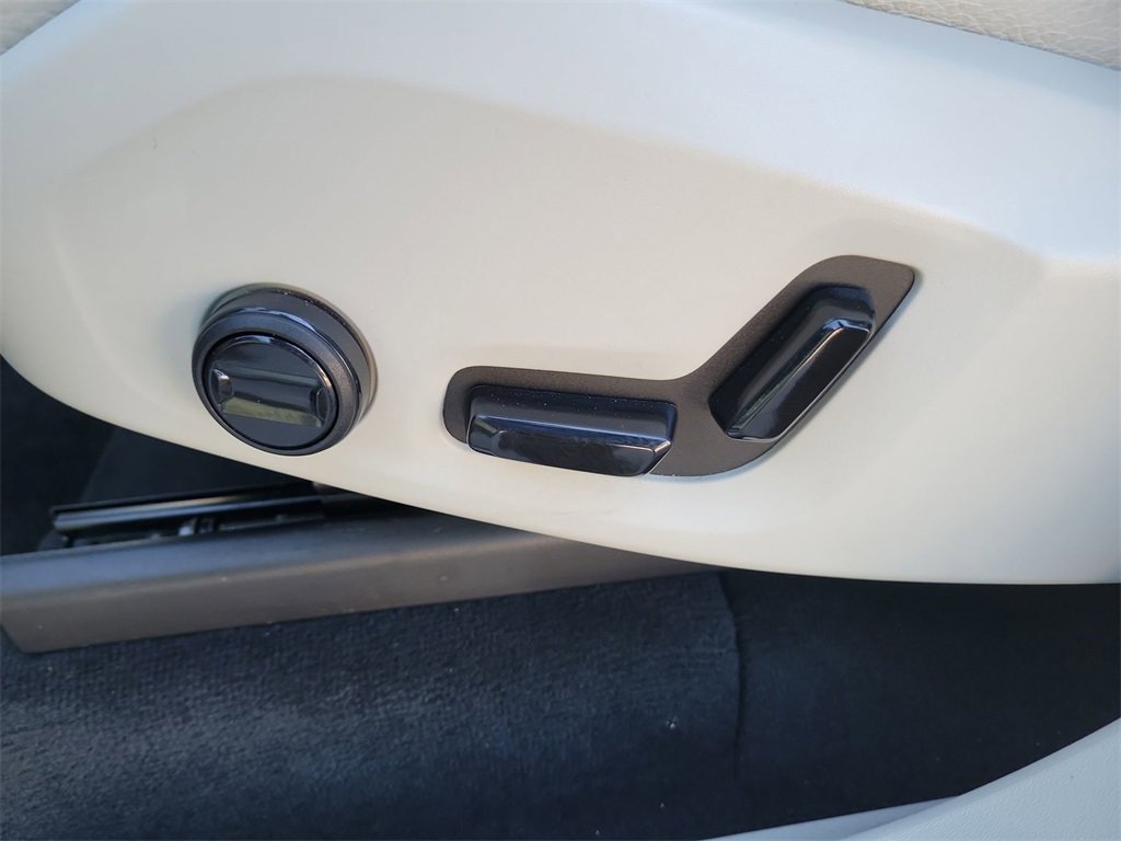 Used 2023 Volvo XC90 B6 Plus image 17