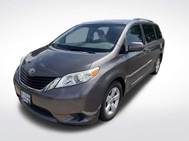 Used 2014 Toyota Sienna LE FWD image 1