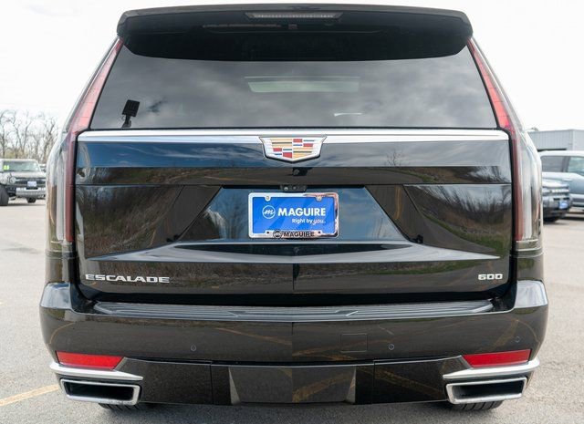 Used 2024 Cadillac Escalade Premium Luxury w/ Performance Package image 7