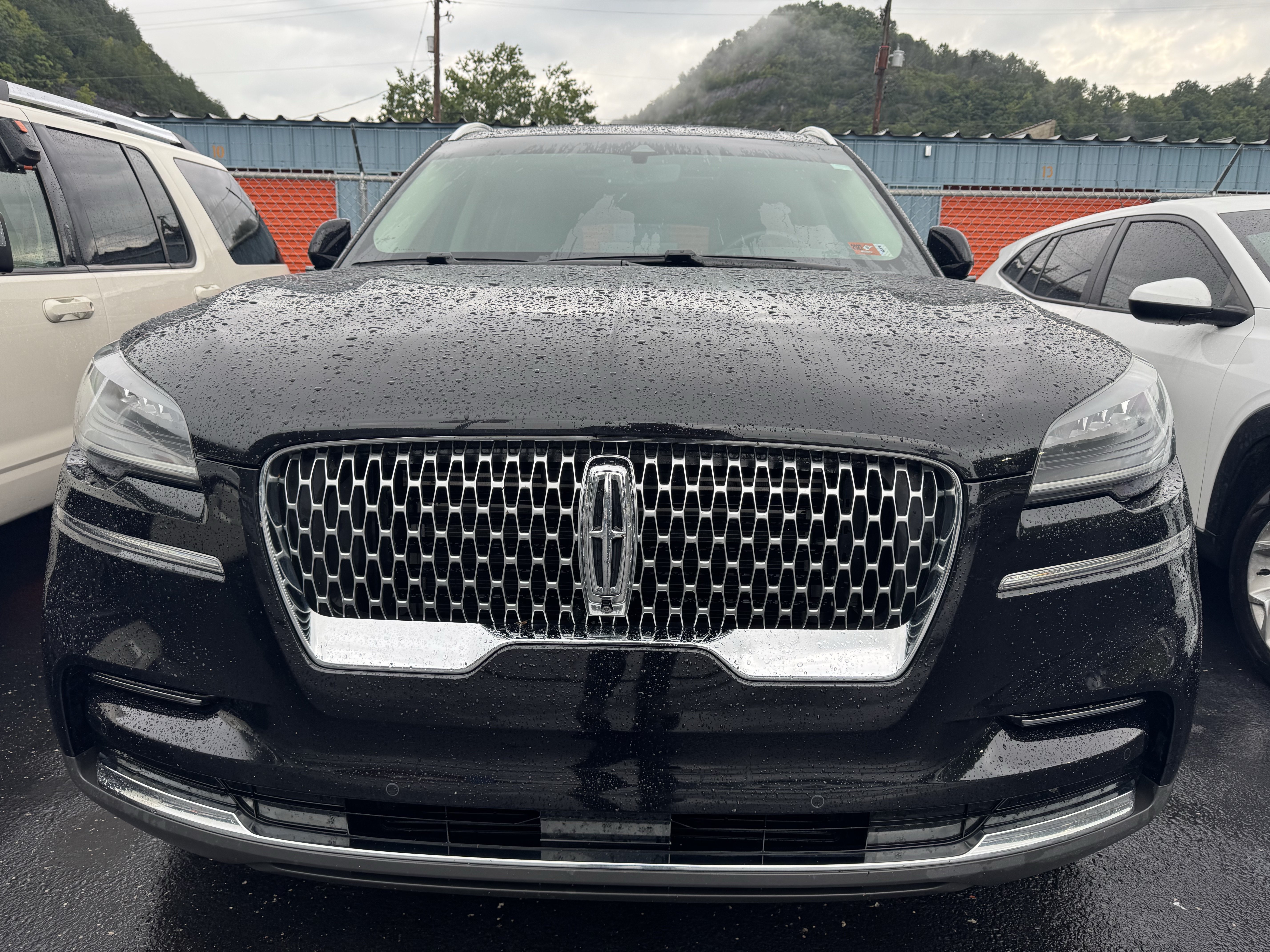 Used 2022 Lincoln Aviator Reserve w/ Elements Package Plus AWD/4WD image 2