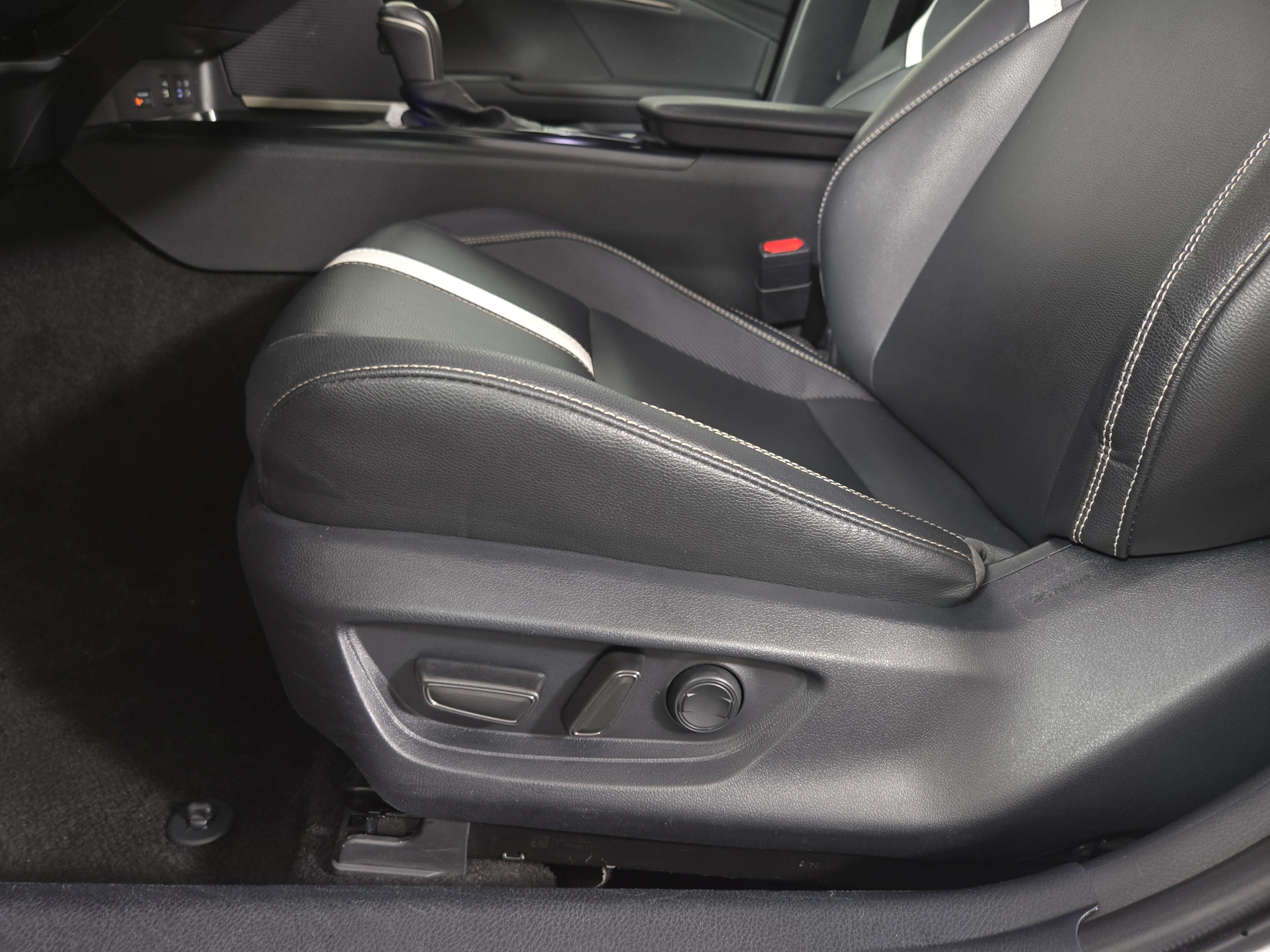Used 2025 Toyota Camry SE FWD image 29