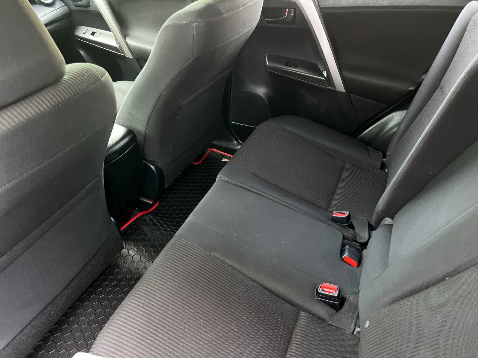 Used 2017 Toyota RAV4 LE image 5