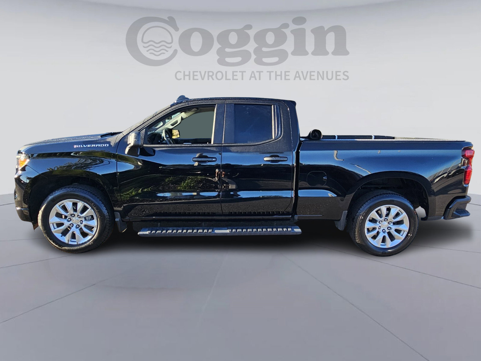 Used 2024 Chevrolet Silverado 1500 Custom image 3