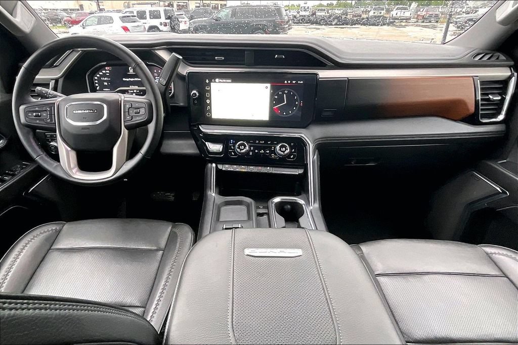 Used 2024 GMC Sierra 3500 Denali w/ Denali Reserve Package AWD/4WD image 7