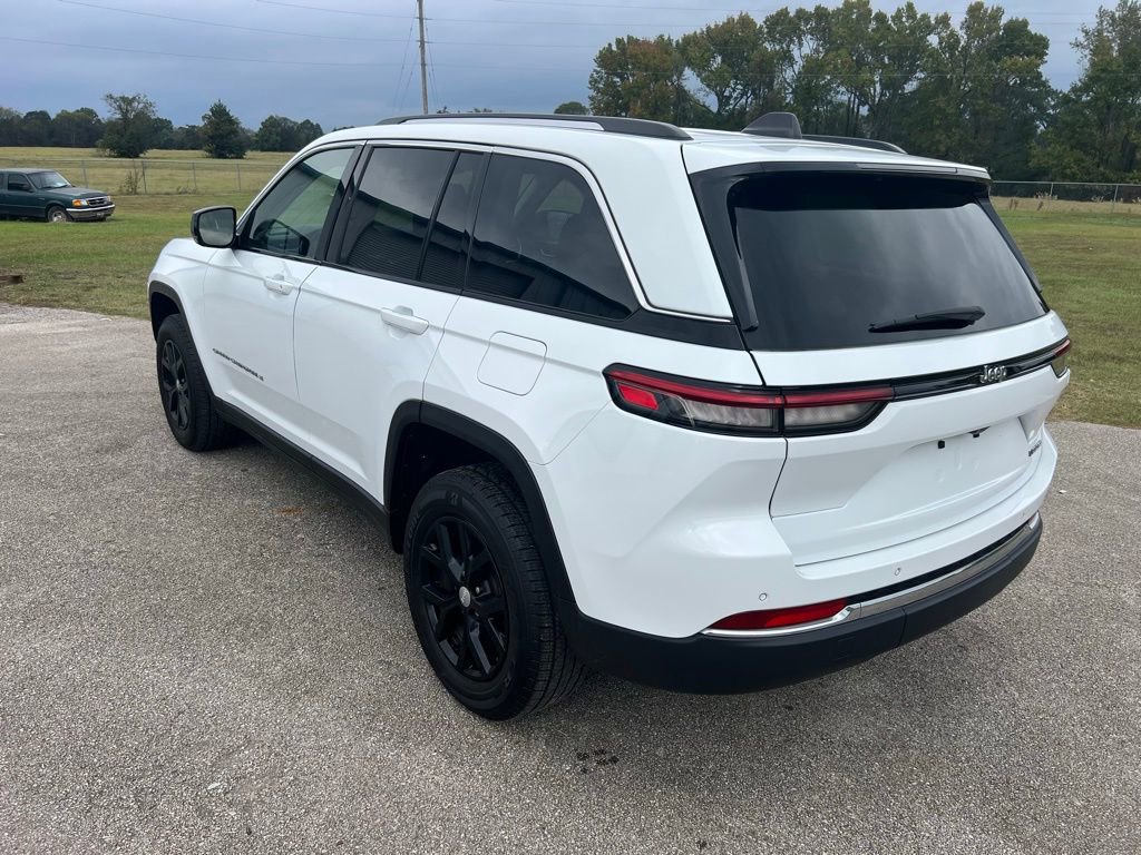 Used 2022 Jeep Grand Cherokee Limited image 3