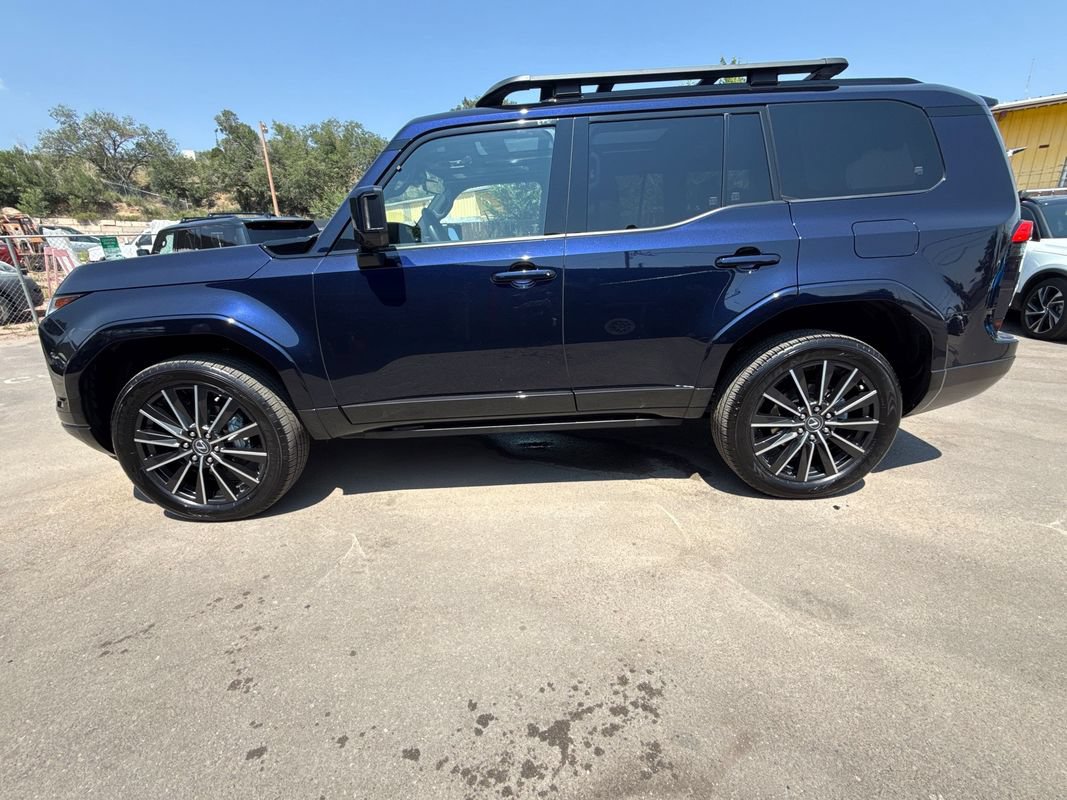 Used 2026 Lexus GX 550 w/ Accessory Package (31) AWD/4WD image 4