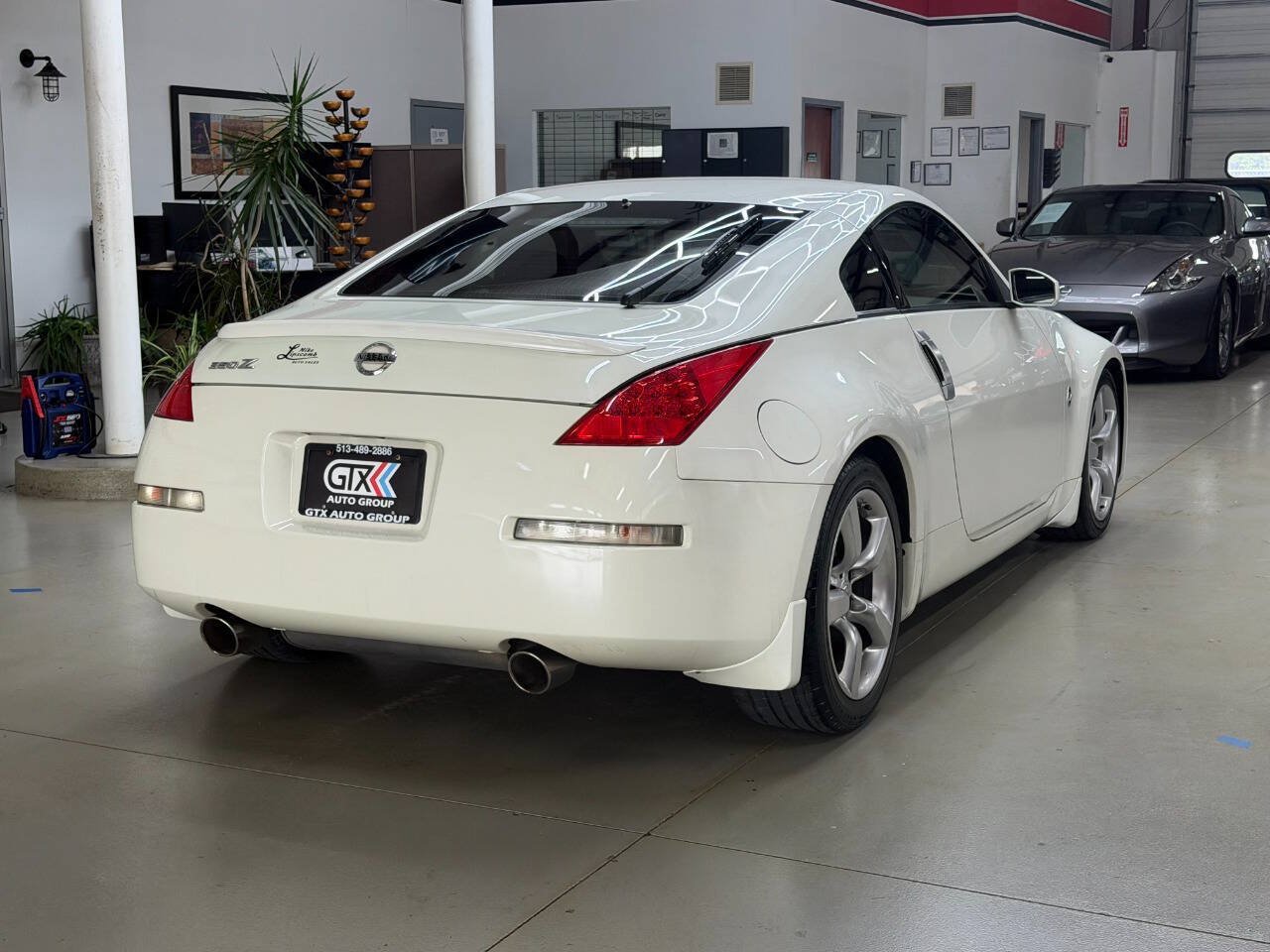Used 2006 Nissan 350Z Enthusiast w/ (N93) Cargo Convenience Pkg RWD image 2