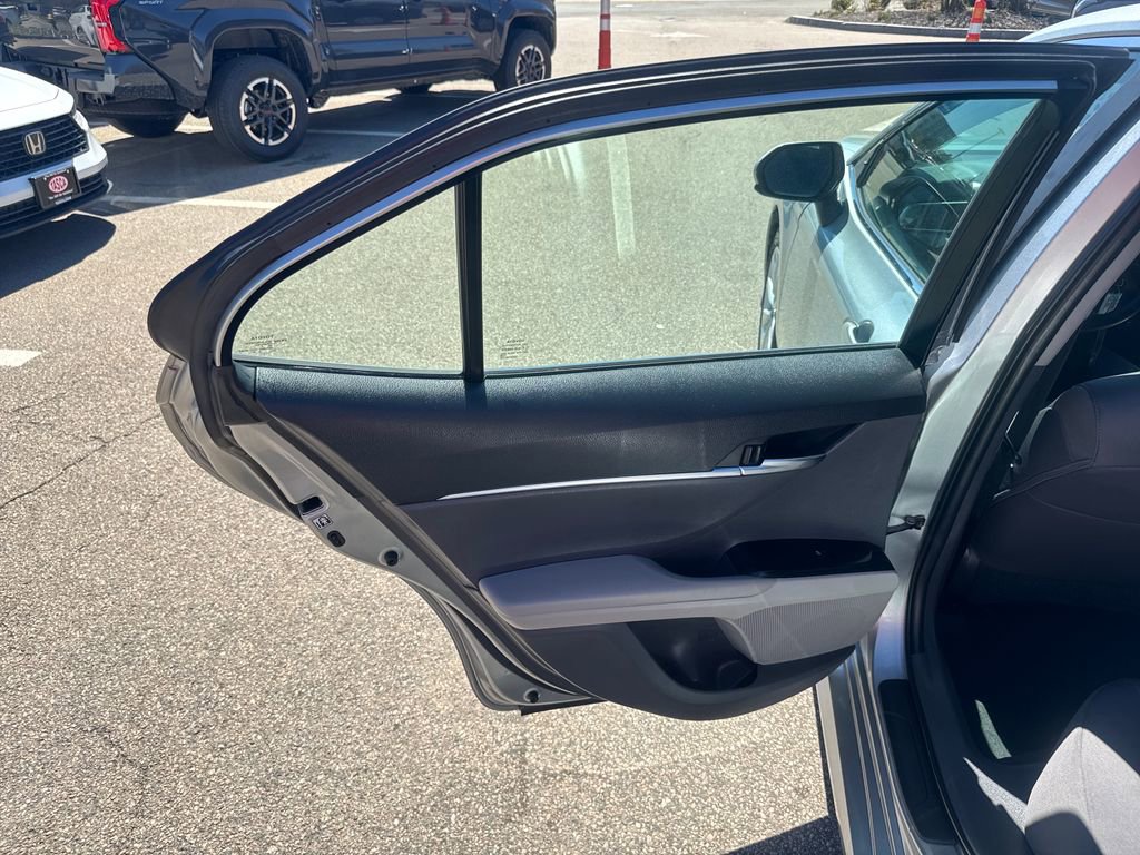 Used 2018 Toyota Camry LE FWD image 37