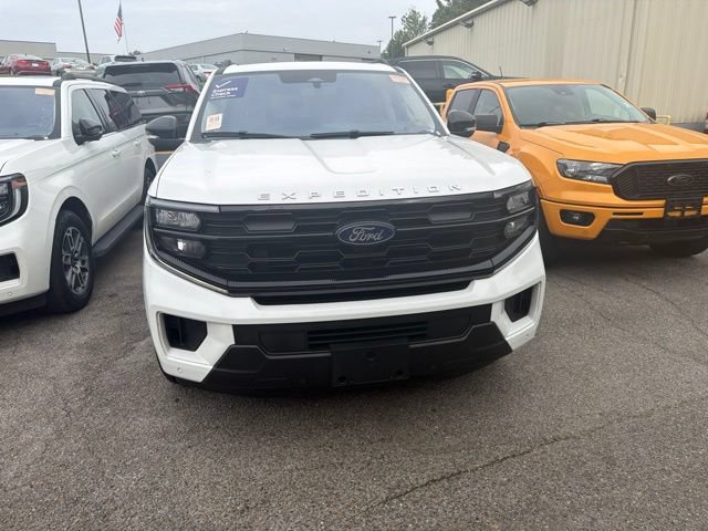 Used 2025 Ford Expedition Active AWD/4WD image 6