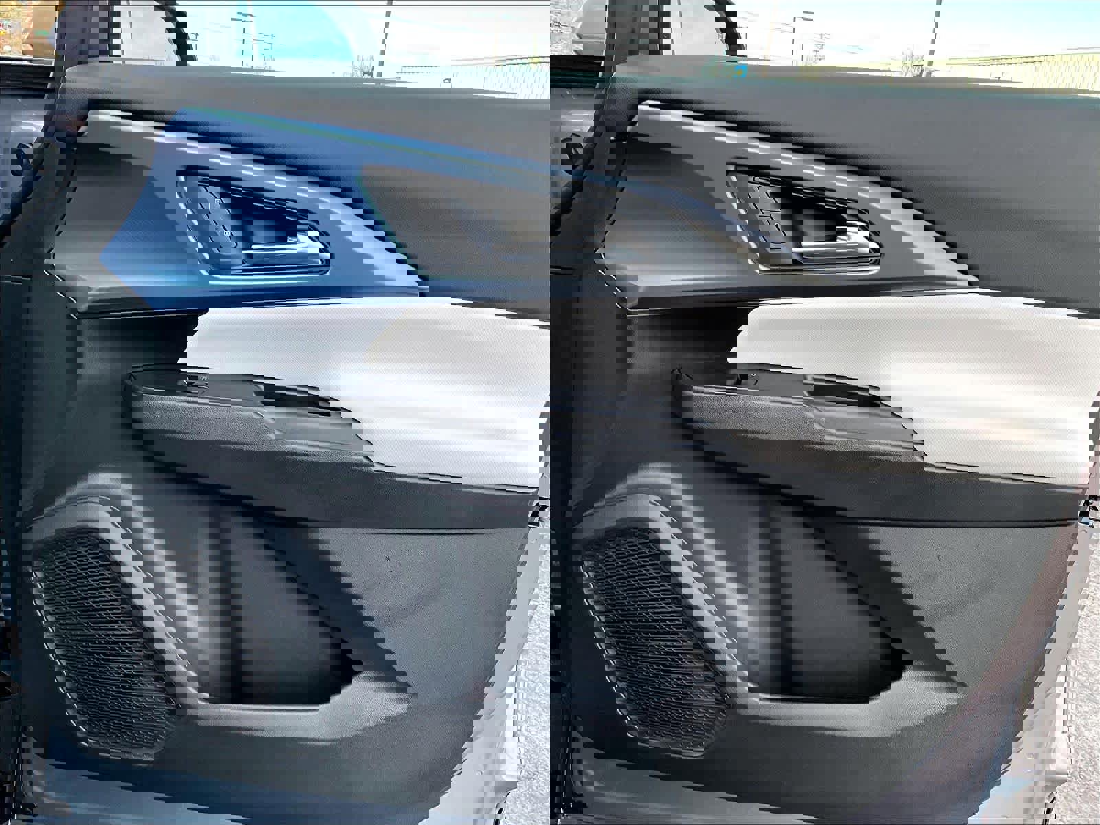 Used 2025 Chevrolet Equinox EV LT image 12