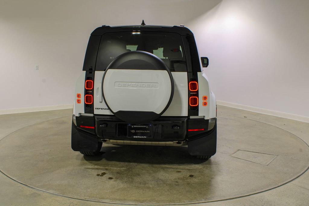 Used 2025 Land Rover Defender 90 X-Dynamic SE AWD/4WD image 4