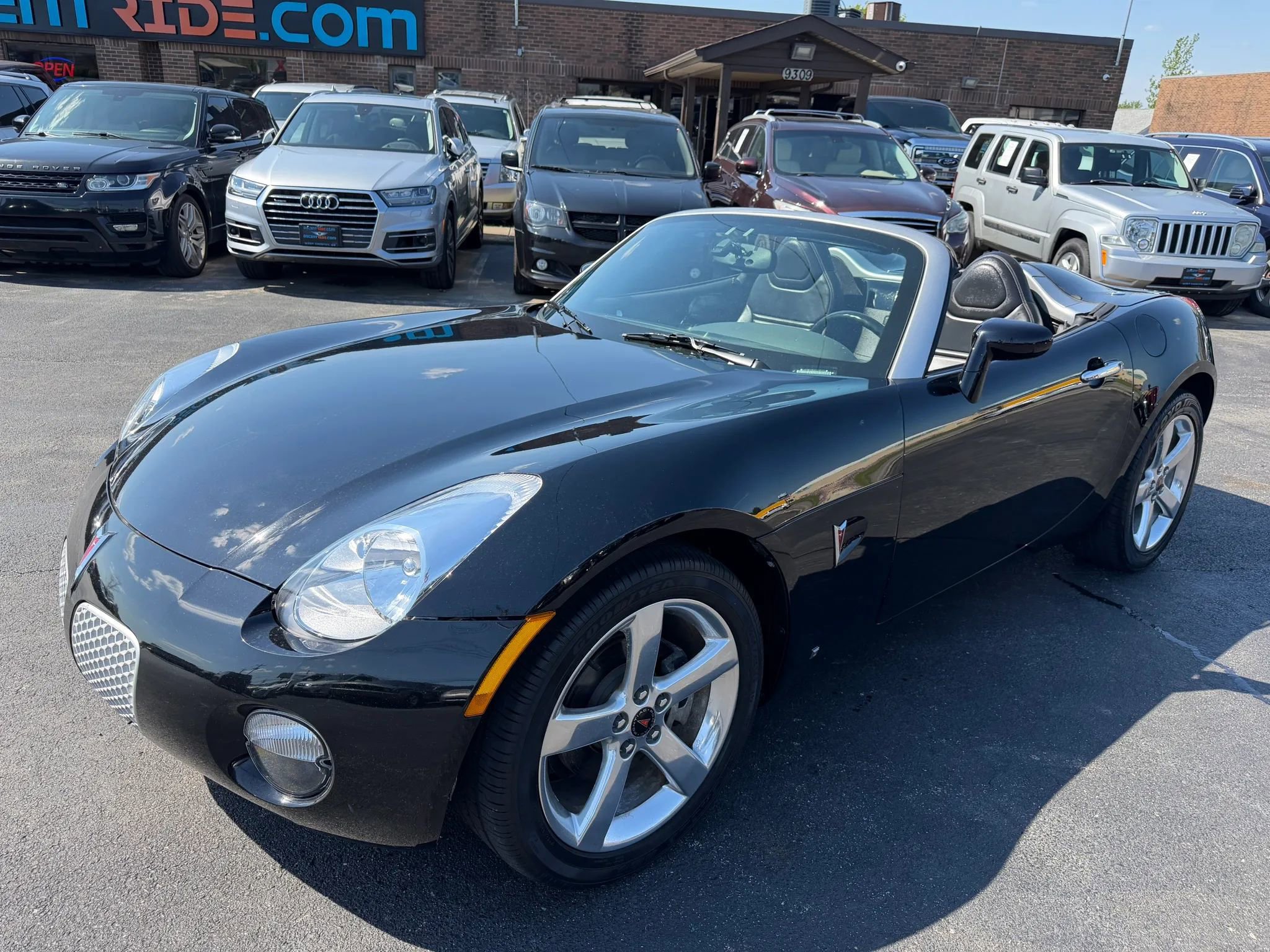 Used 2006 Pontiac Solstice Convertible w/ Premium Package image 7