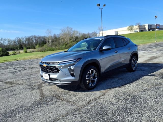 Used 2025 Chevrolet Trax LT w/ LT Convenience Package FWD image 40