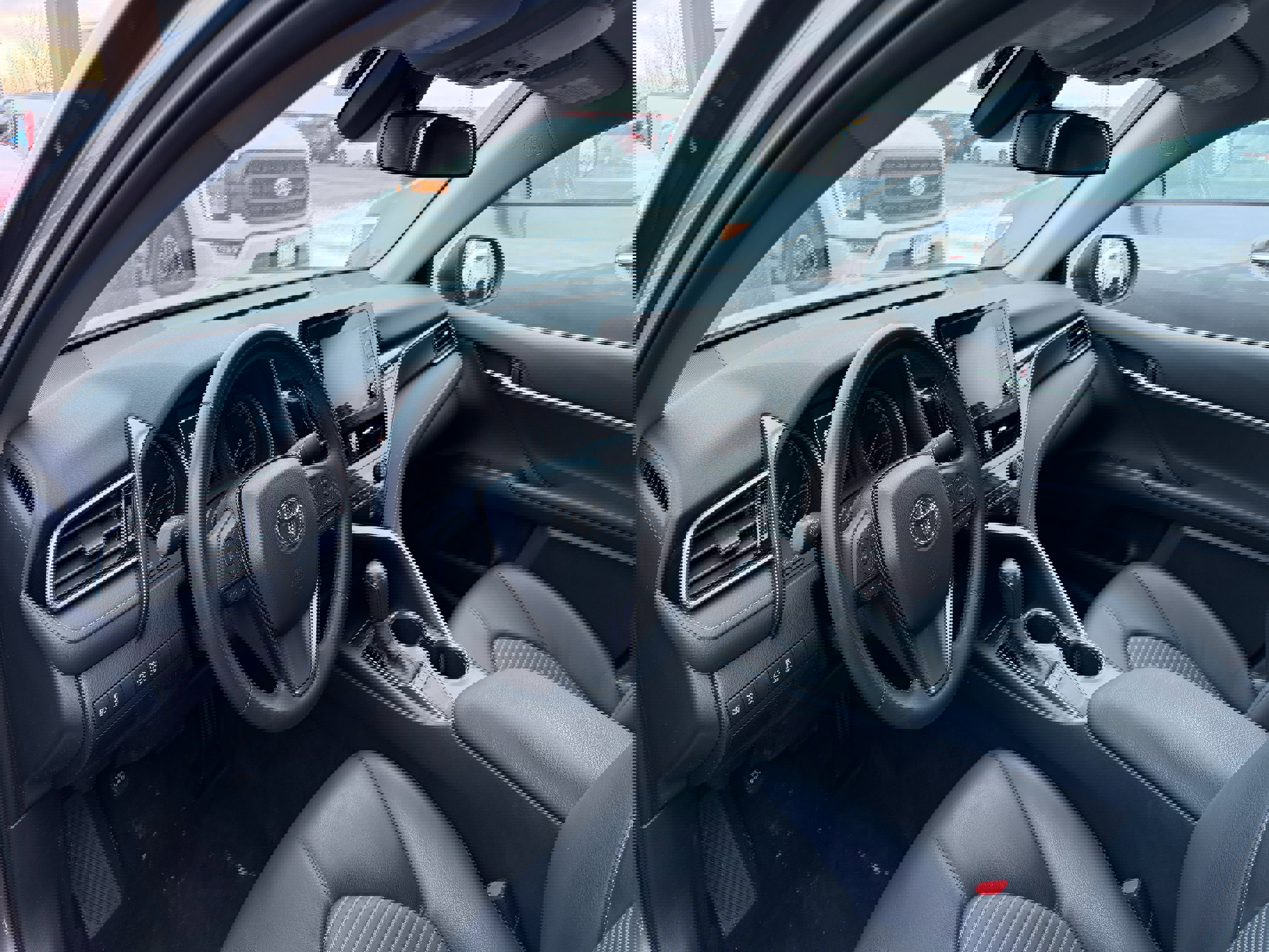 Used 2022 Toyota Camry SE w/ Carpet Mat Package (TMS) image 8