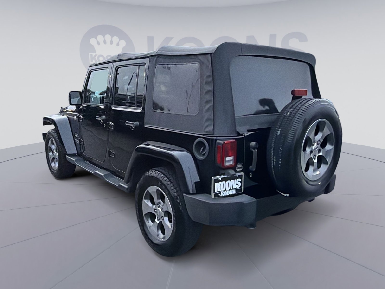 Used 2016 Jeep Wrangler Unlimited Sahara w/ Connectivity Group image 4