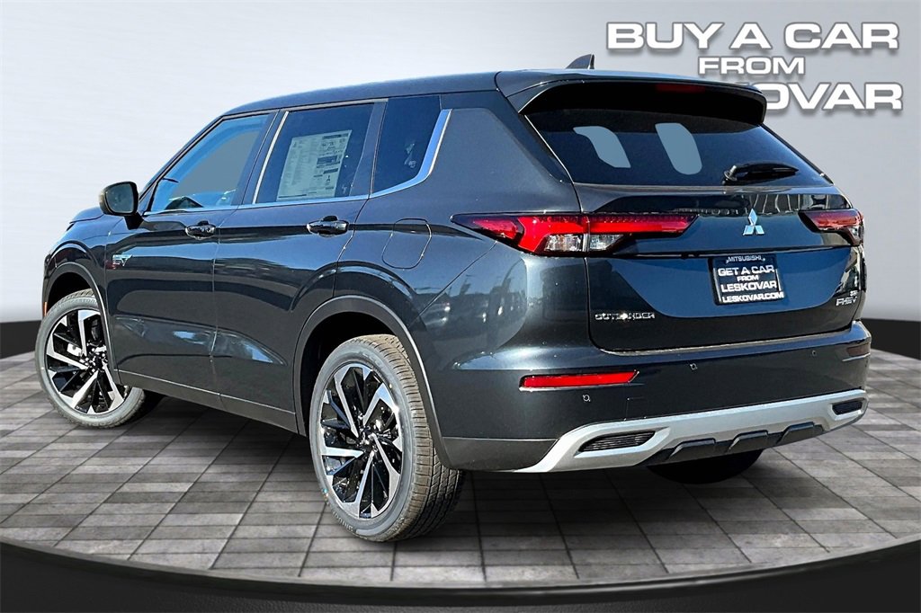 New 2025 Mitsubishi Outlander SE image 3