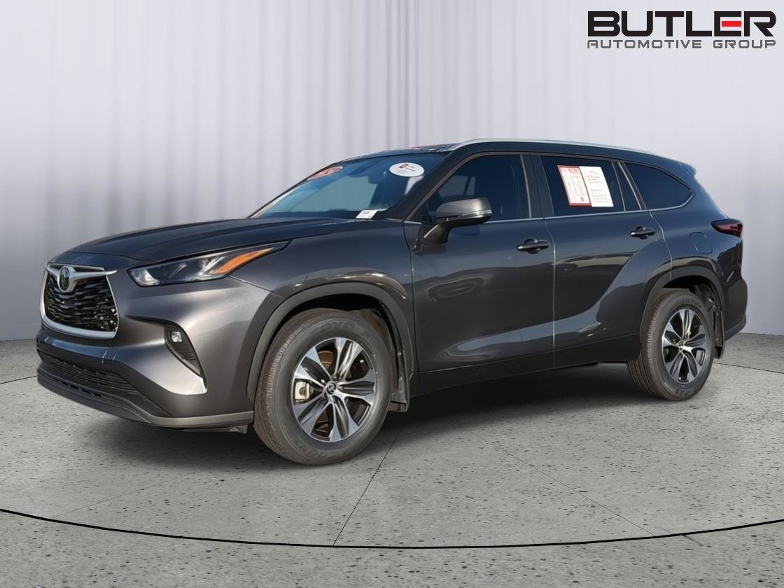 Certified 2024 Toyota Highlander XLE FWD video 1