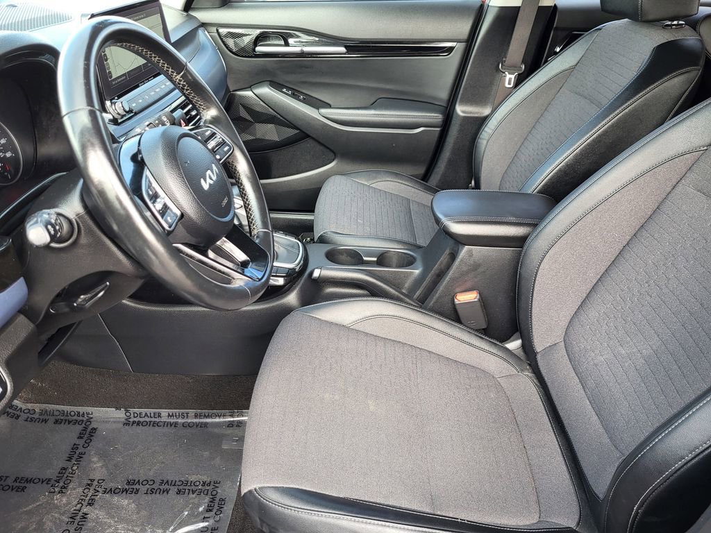 Used 2023 Kia Seltos S w/ Navigation Package AWD/4WD image 4