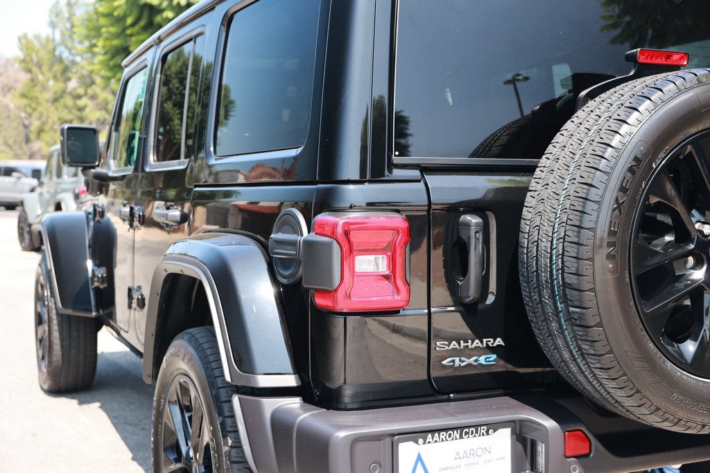 Used 2025 Jeep Wrangler Unlimited Sahara w/ Safety Group AWD/4WD image 13