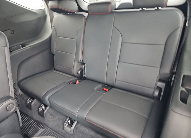 Used 2024 Chevrolet Traverse RS w/ LPO, Floor Liner Package FWD image 20