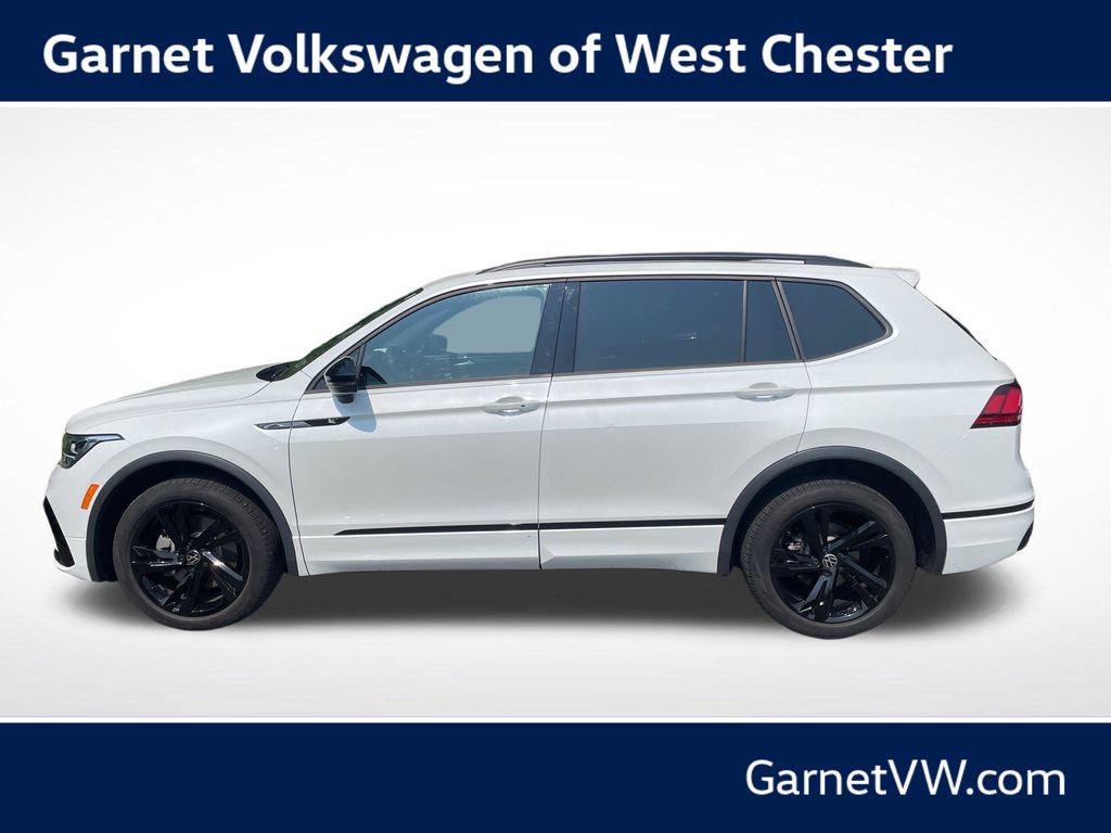 Used 2023 Volkswagen Tiguan SE R-Line AWD/4WD image 2