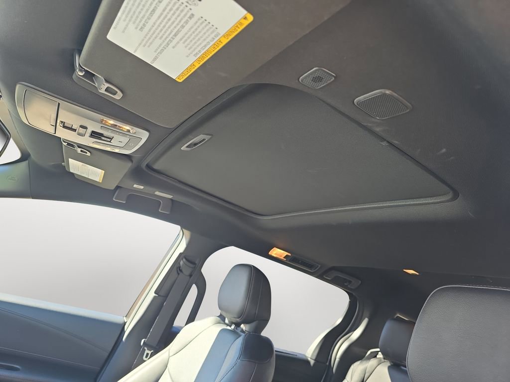 Used 2025 Toyota Sienna Platinum image 15