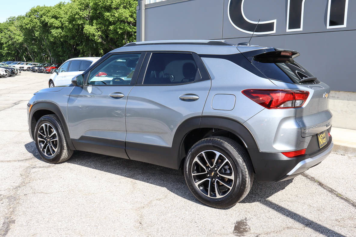 Used 2025 Chevrolet TrailBlazer LT AWD/4WD image 6