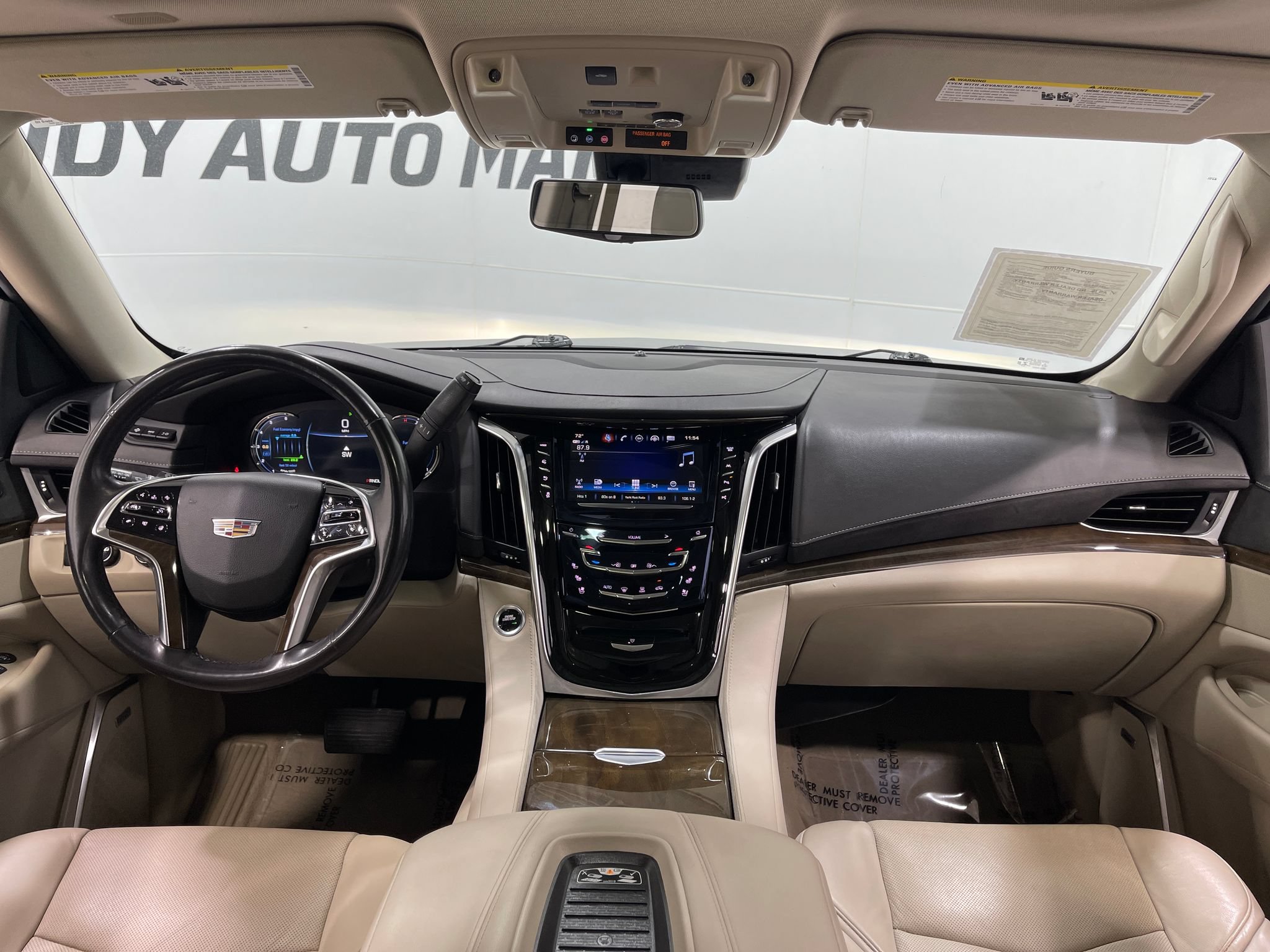 Used 2020 Cadillac Escalade Premium Luxury AWD/4WD image 18