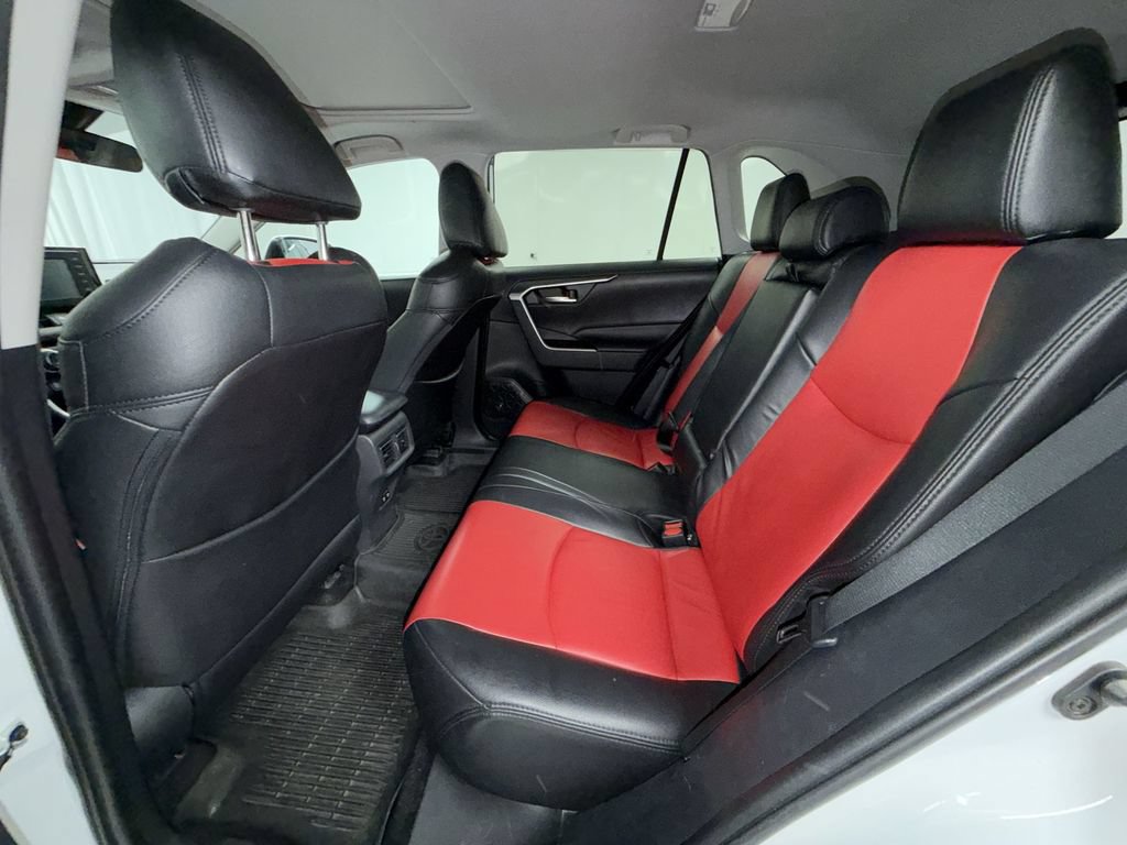 Used 2019 Toyota RAV4 XLE AWD/4WD image 5