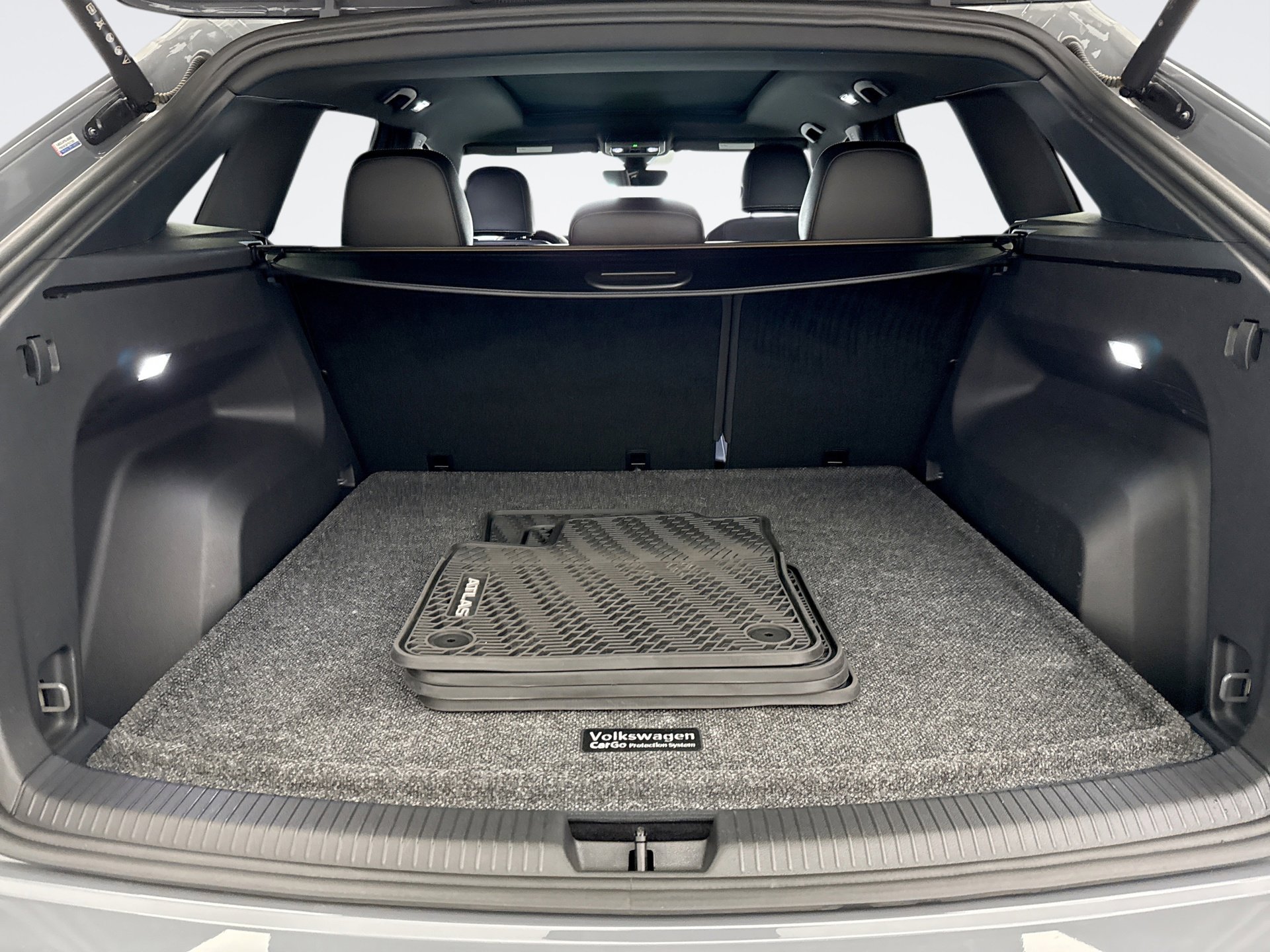 Used 2024 Volkswagen Atlas Cross Sport SEL R-Line image 19