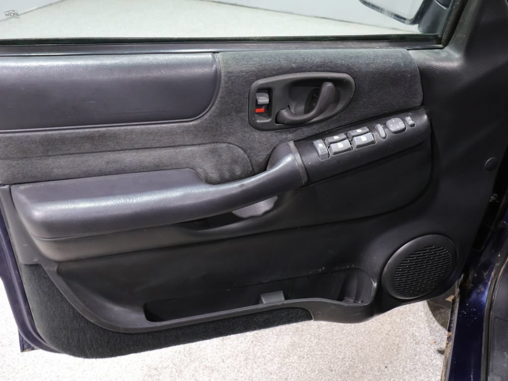 Used 2000 Chevrolet Blazer LS w/ LS Preferred Equipment Group AWD/4WD image 12