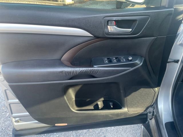 Used 2015 Toyota Highlander XLE image 10