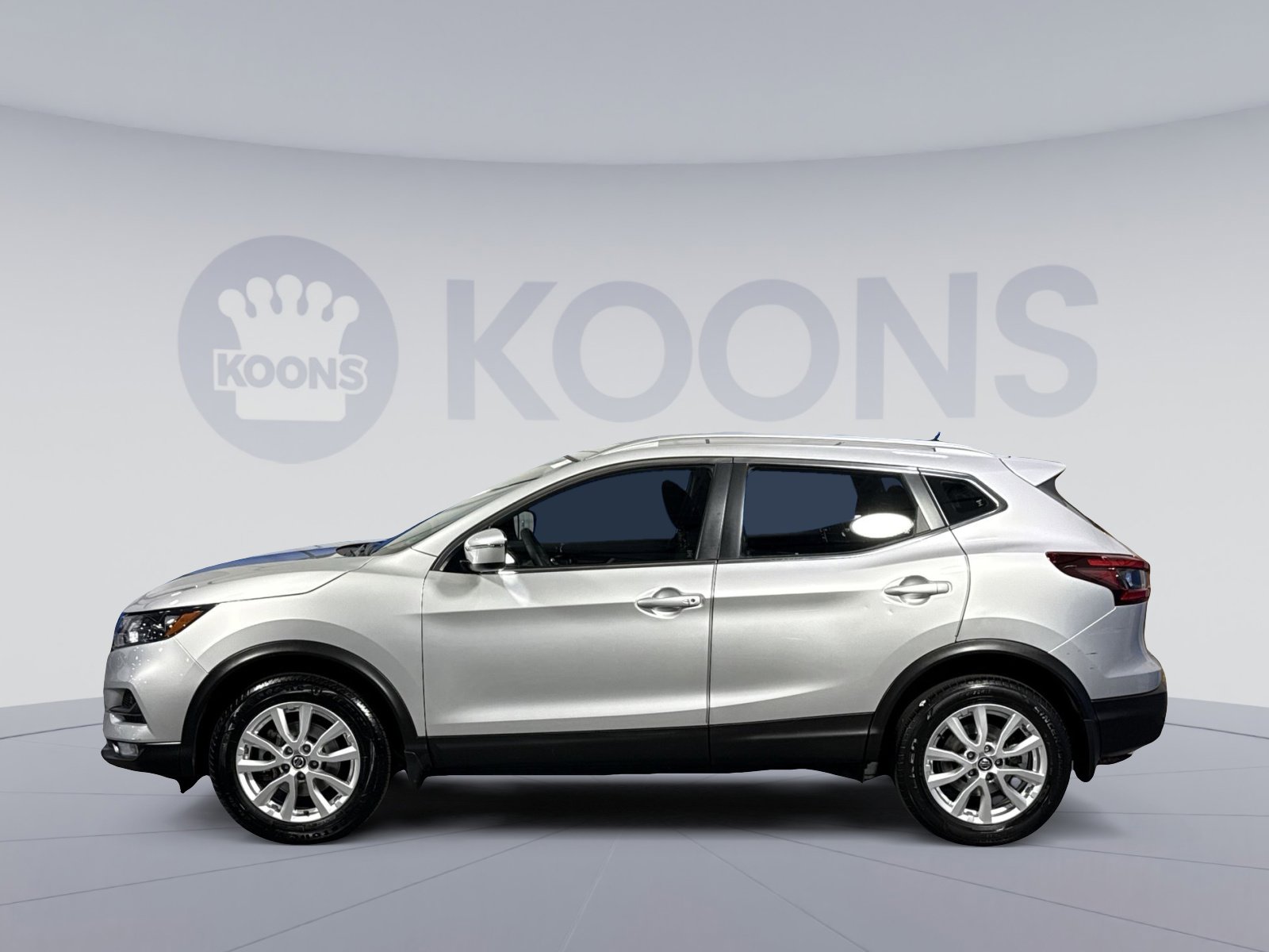 Used 2022 Nissan Rogue Sport SV image 2