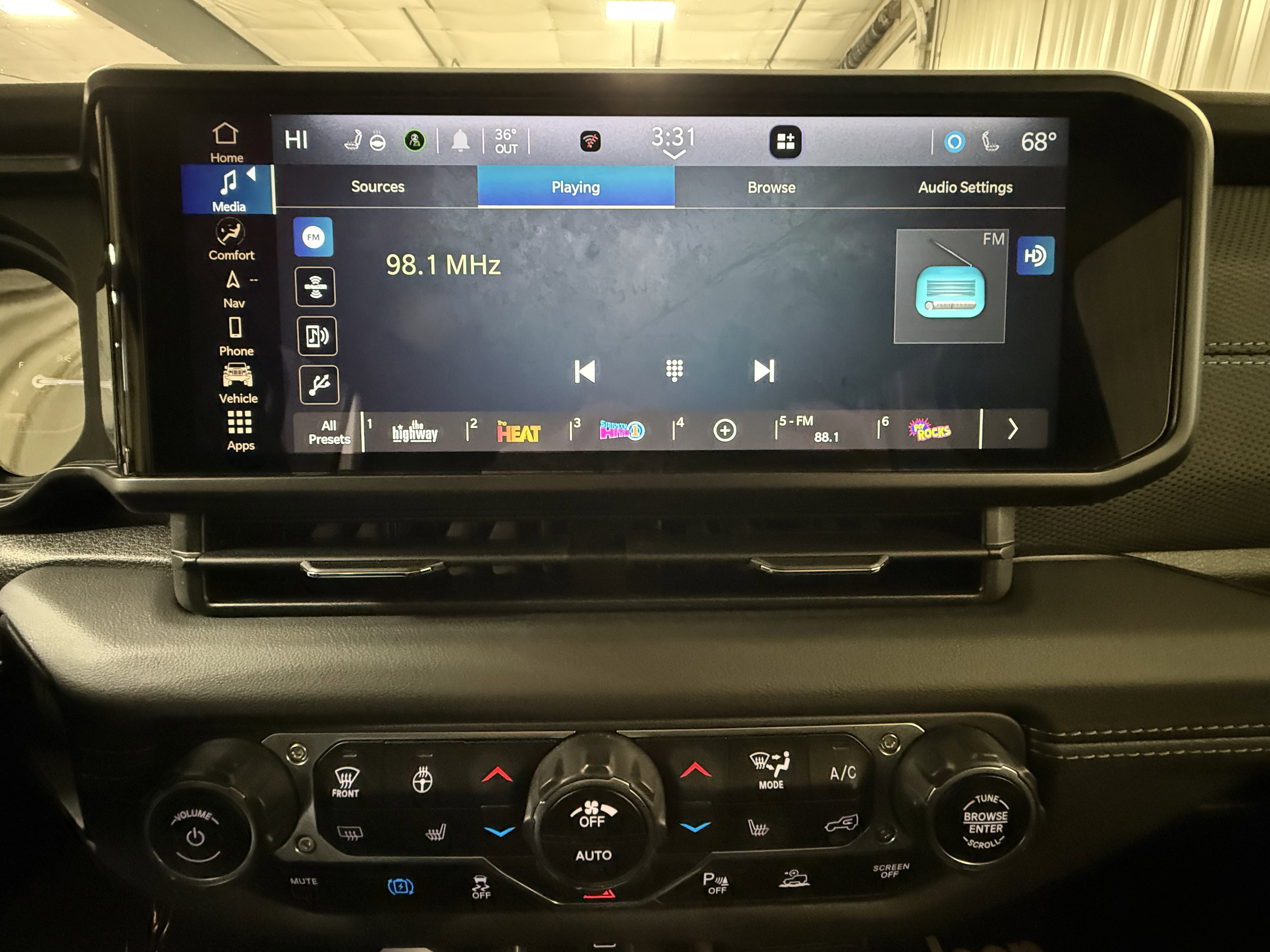 Used 2024 Jeep Wrangler Unlimited Rubicon 4xe w/ Technology Group image 32