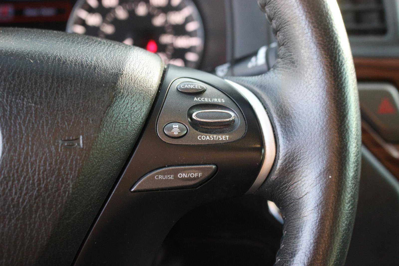 Used 2020 Nissan Pathfinder Platinum image 19