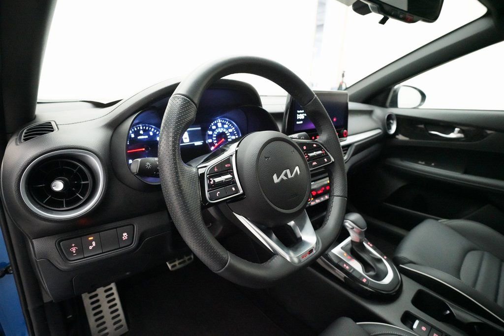 Used 2024 Kia Forte GT-Line w/ GT-Line Premium Package image 8