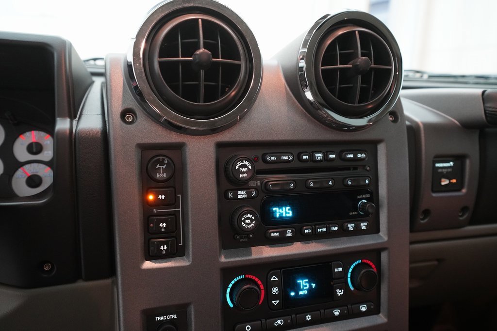 Used 2003 HUMMER H2 w/ Preferred Equipment Group image 27