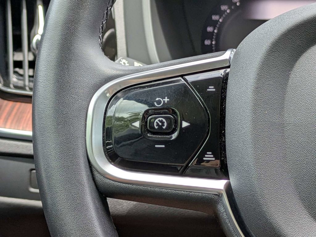 Certified 2023 Volvo XC60 B5 Plus FWD image 25
