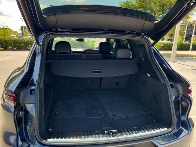 Used 2024 Porsche Cayenne image 9