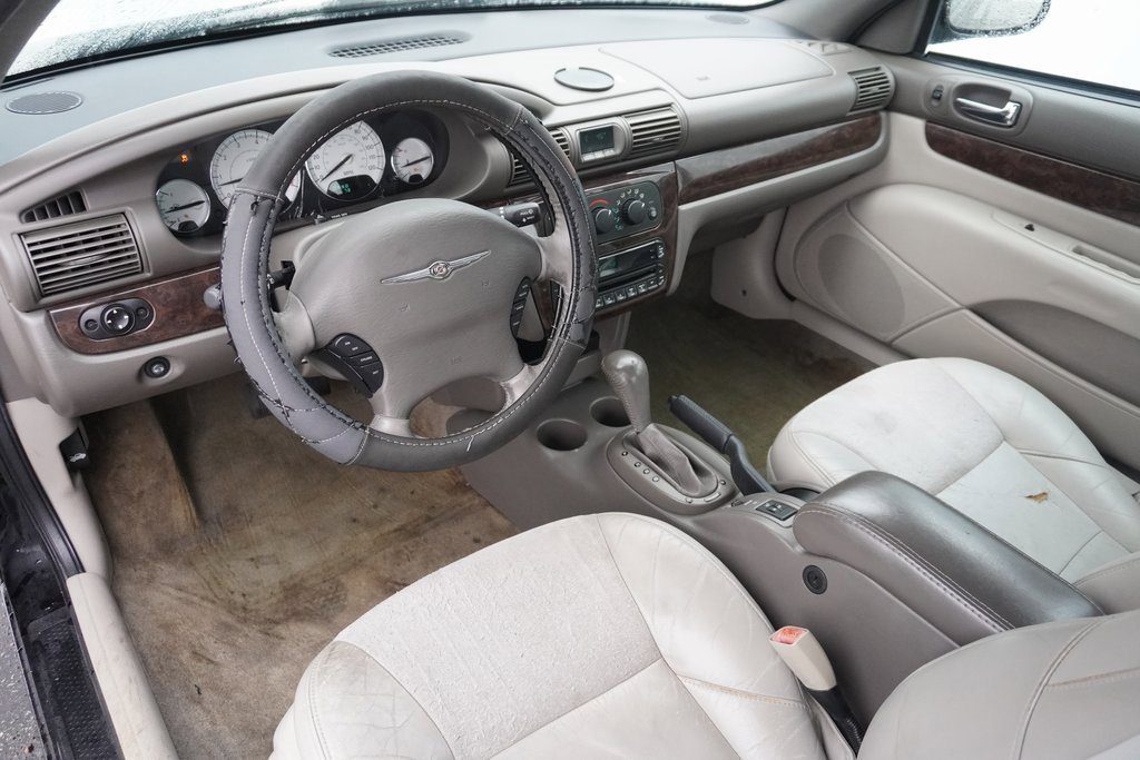 Used 2005 Chrysler Sebring Limited w/ Electronics Convenience Group image 8