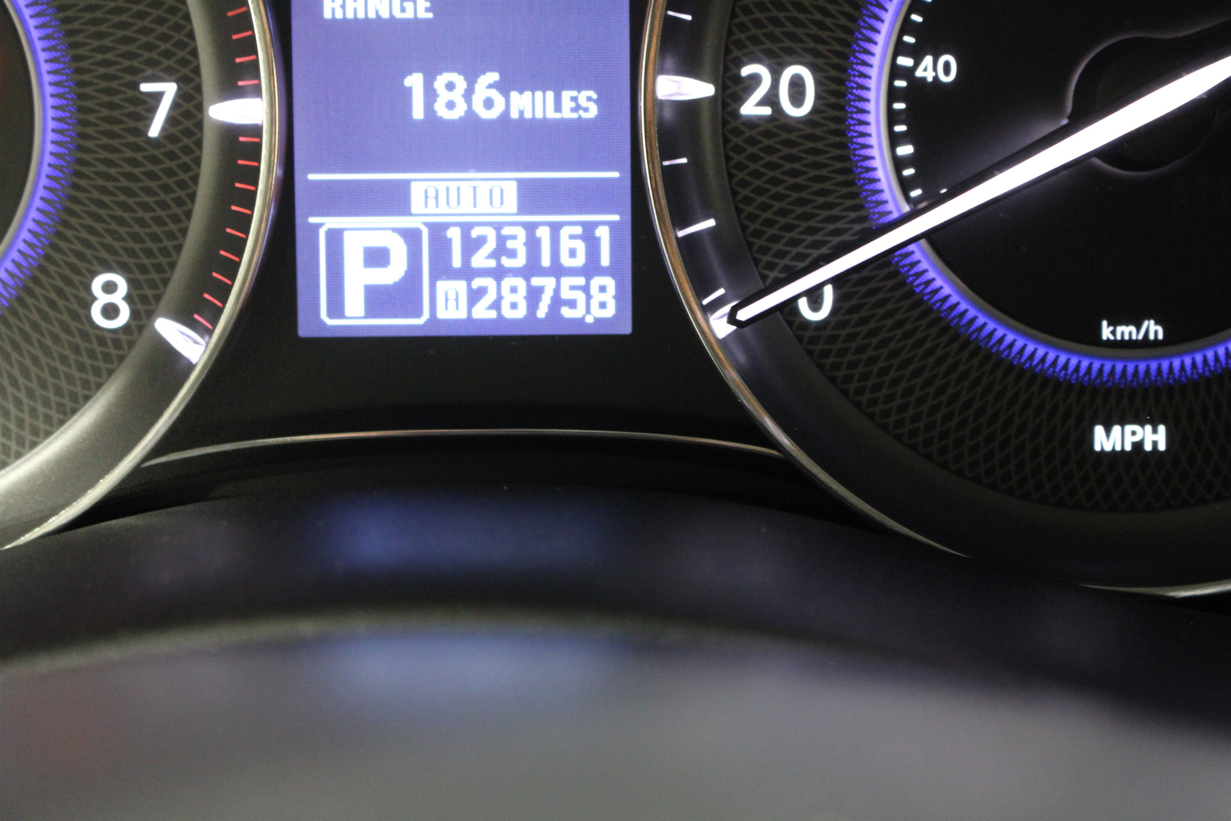 Used 2011 INFINITI QX56 4WD w/ Deluxe Touring Pkg image 15
