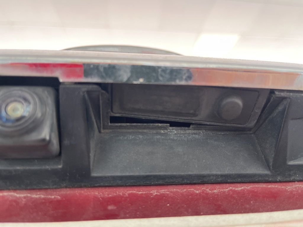 Used 2018 Nissan Pathfinder SV image 11