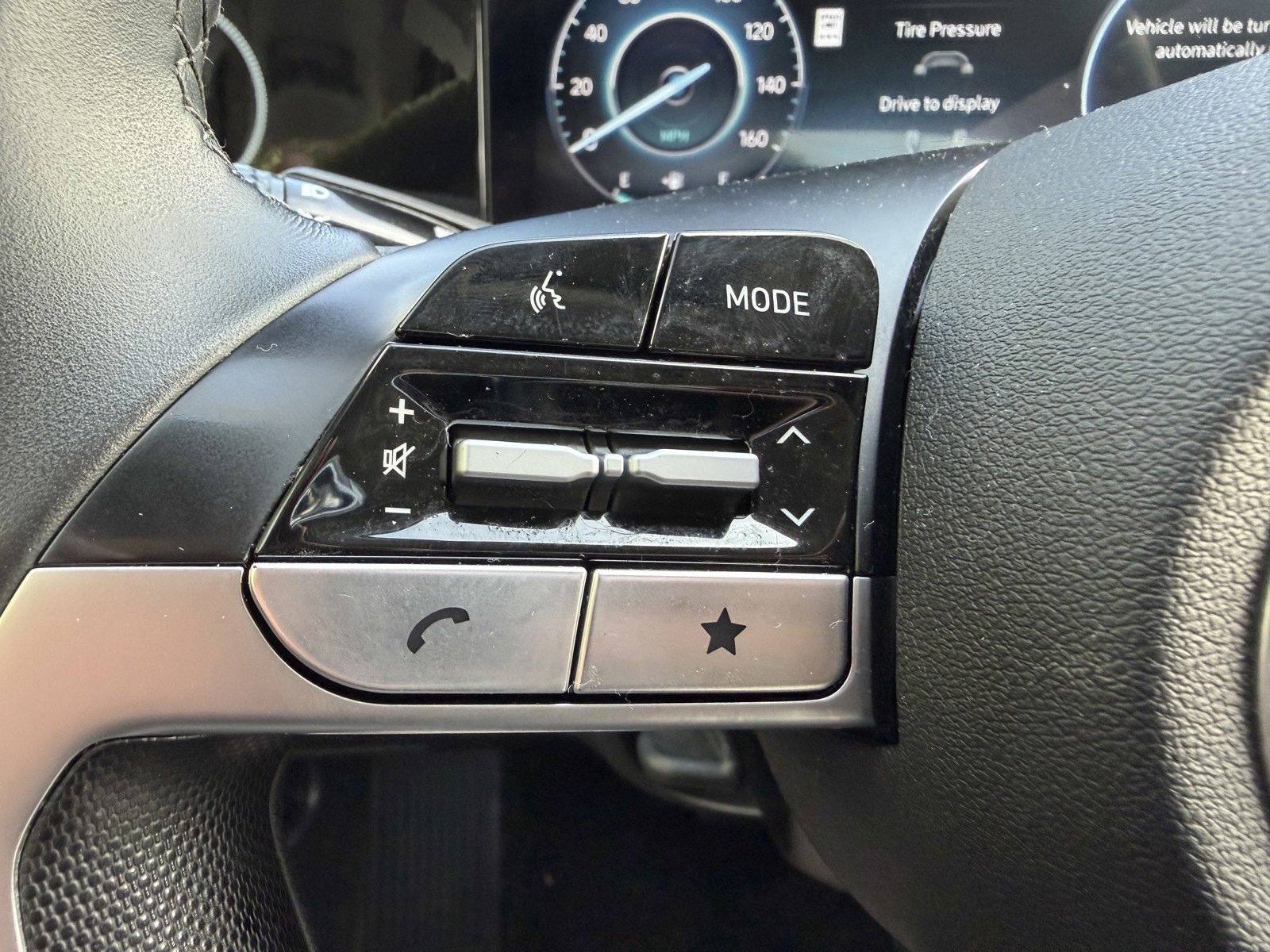 Used 2025 Hyundai Elantra Limited image 27