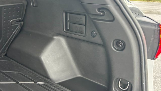 Certified 2022 Chevrolet Equinox RS w/ LPO, Floor Liner Package image 14